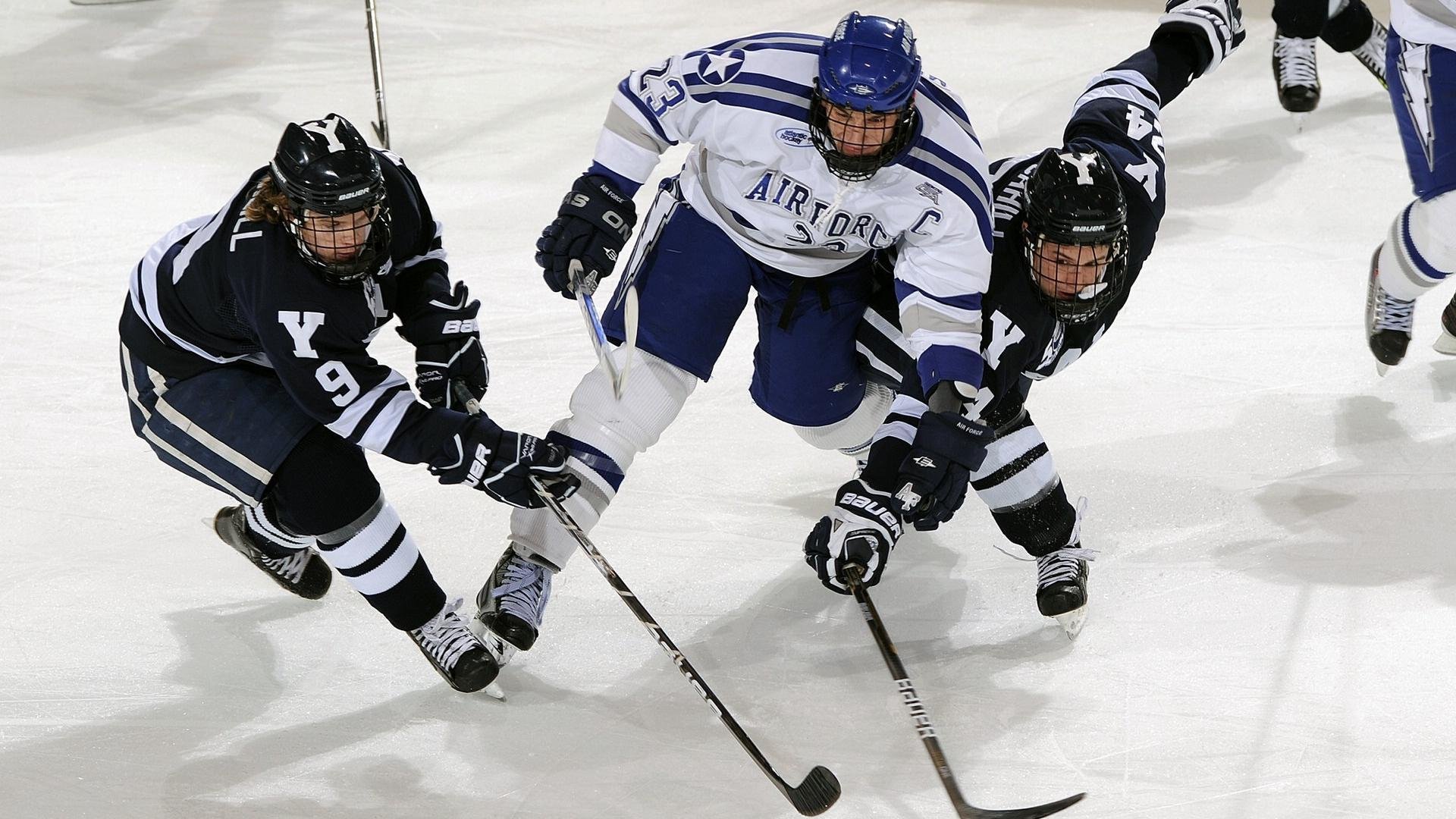 荷兰二队长补时绝杀捷克，锁定小组第一晋级，荷兰2比三输捷克阵容